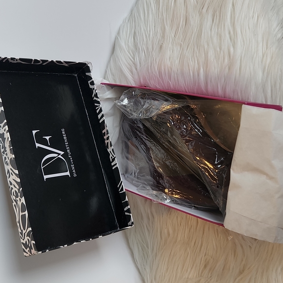 Diane Von Furstenberg bordeaux patent leather pumps - Picture 16 of 17